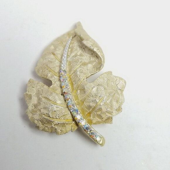 Vintage Gold Tone Leaf Brooch with Rhinestone Stem, Retro Sparkle, Estate - Picture 7 of 7
